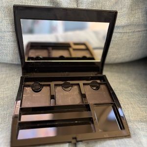 Mary Kay large compact- preowned good condition